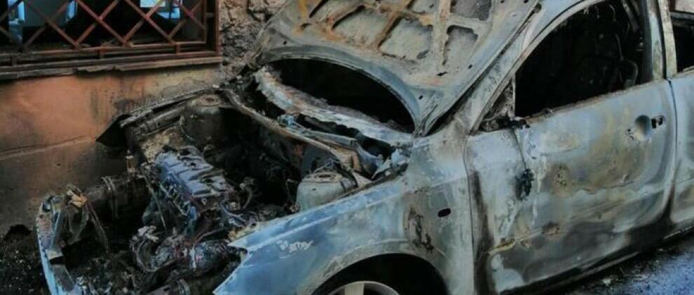 Incendio distrugge auto in Calabria: non si esclude ipotesi dolo