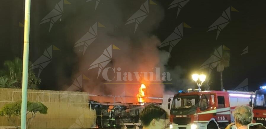 Nuovamente in fiamme il lido Paradise Beach di Siderno