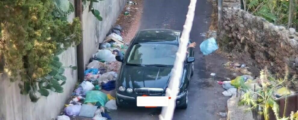 Reggio Calabria, titolare di un’azienda beccato a scaricare rifiuti in strada: denunciato