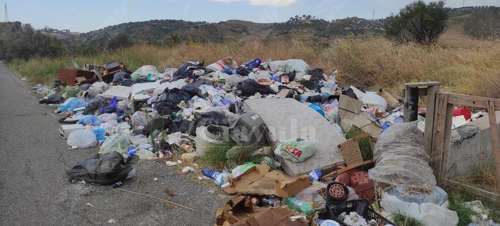 In contrada Marano di Caulonia c’è una discarica a cielo aperto. E’ urgente perseguire gli evasori