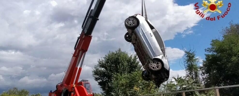 Tragedia in Calabria: perde il controllo dell’auto e finisce in un torrente. Muore un ragazzo