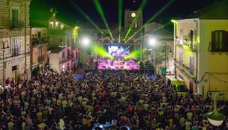 Il Kaulonia Tarantella Festival ottiene il finanziamento regionale: Caulonia ribalta l’esclusione e incassa i 100.000 euro