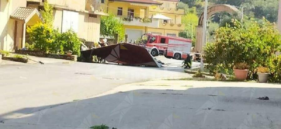 Maltempo in Calabria: Vento scoperchia tetto, danni a rete metanifera. Evacuati i residenti nelle vicinanze