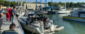 Nuovo sbarco a Roccella Jonica: soccorsi in 59 al largo di Monasterace item-thumbnail
