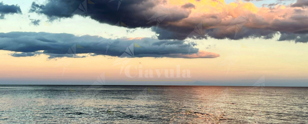 Nuvole suggestive sul mare di Caulonia