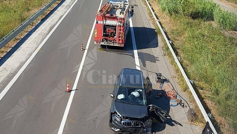 Incidente mortale sulla SS 106. Due vittime e cinque persone ferite, alcune in modo grave