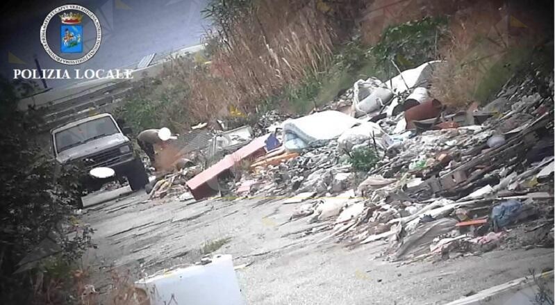 Incendio di rifiuti a Reggio Calabria, eseguite tre misure cautelari