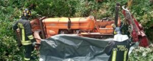 Tragedia in Calabria, si ribalta il mezzo agricolo e resta schiacciato. Morto un 43enne item-thumbnail