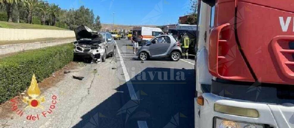 Tragedia sulla SS 106, un morto e tre feriti gravi in un incidente stradale