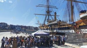 L’Amerigo Vespucci omaggia i Bronzi di Riace item-thumbnail