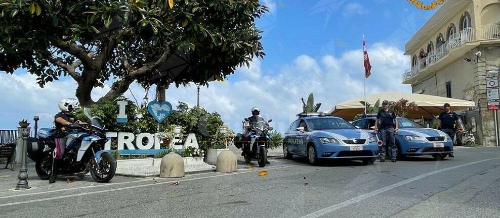 Sorpresi a mendicare nei pressi della posta e della stazione di Tropea, notificati due daspo urbani