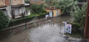 Piove e il sottopasso di Caulonia si trasforma in un fiume item-thumbnail