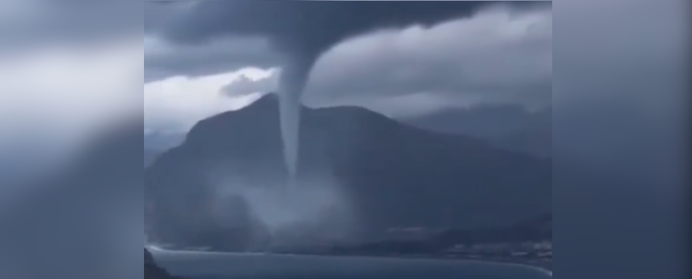 Maltempo, tromba d’aria nel cosentino distrugge uno stabilimento balneare