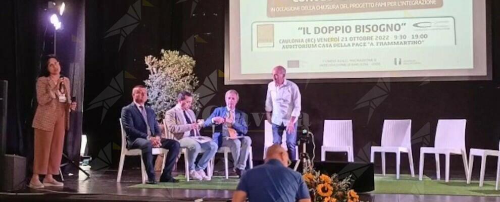 Maria Paola Sorace apre il convegno “Il doppio bisogno” a Caulonia – video