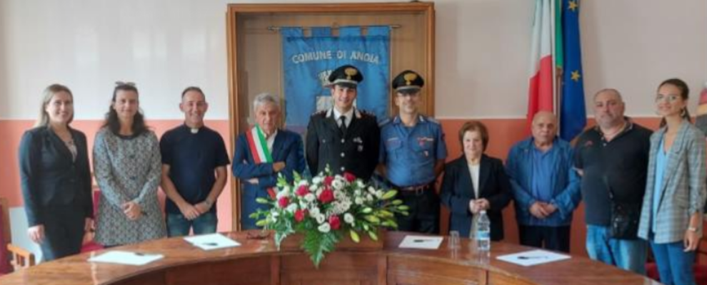 Anoia, i consigli dei carabinieri a giovani e anziani per difendersi dalle truffe on-line