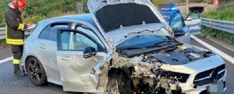 Incidente sulla statale in Calabria: auto finisce contro lo spartitraffico, ferito il conducente