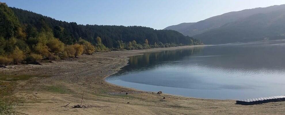 Laghi calabresi prosciugati da multinazionale, Molinaro: “A2A paghi i danni agli agricoltori”