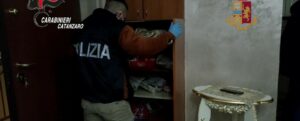 Falsificavano testamenti per impossessarsi di cospicue somme di denaro: nove arresti in Calabria item-thumbnail