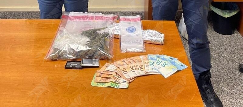 Trovato in possesso di eroina e marijuana, arrestato