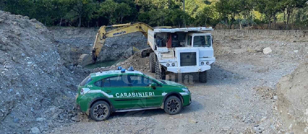 Sequestrate due cave ed un impianto di lavorazione di inerti nel reggino. Denunciati due fratelli