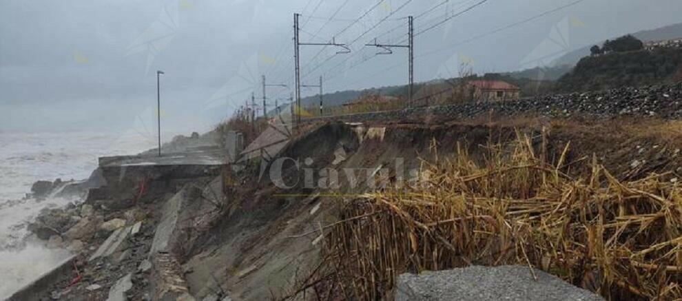 Il maltempo flagella la rete ferroviaria tra Paola e Fuscaldo. In corso sopralluogo