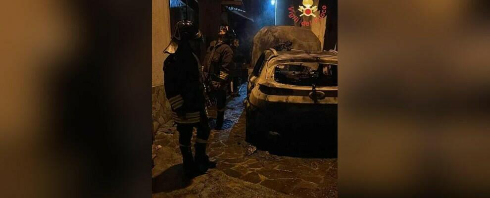 Calabria, auto del vicesindaco in fiamme: indagini in  corso