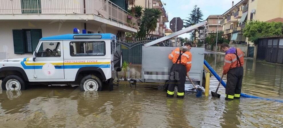 Mareggiate in Calabria, in campo la Protezione civile