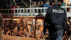 Sbarco di migranti a Crotone, arrivate 456 persone item-thumbnail