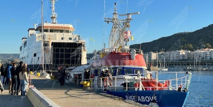 La nave “Rise Above” con a bordo 89 migiranti è arrivata al porto di Reggio Calabria
