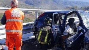Incidente sulla A2 in Calabria, quattro i feriti. Interviene l’elisoccorso item-thumbnail