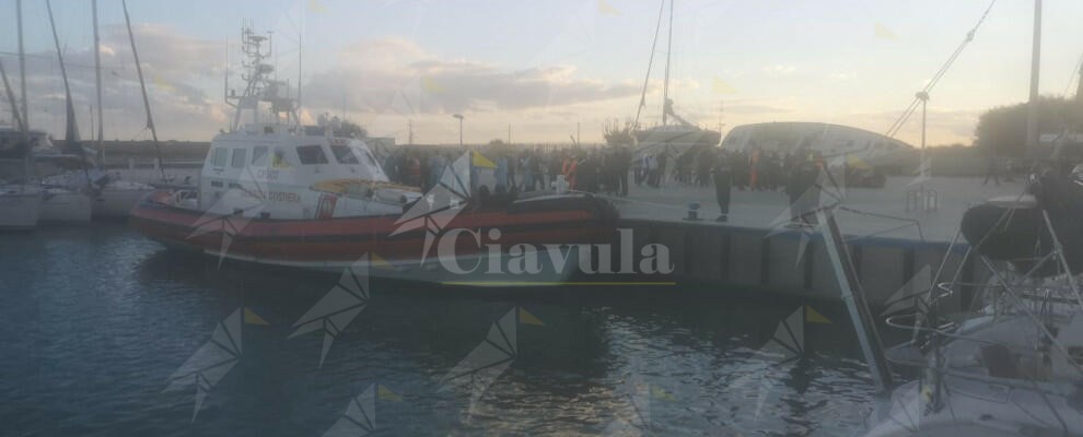 Migranti, in corso un nuovo sbarco a Roccella