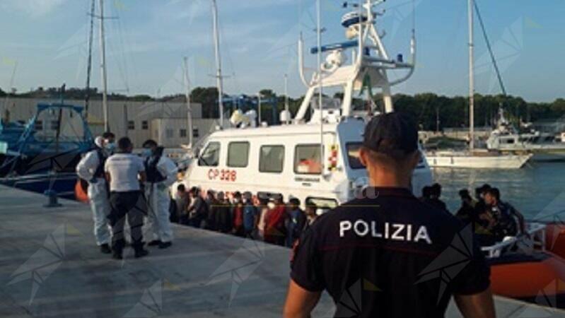 Sbarchi di migranti a Roccella Jonica: Fermati 7 presunti scafisti