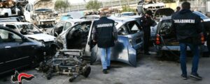 Oli e acque reflue scaricate illegalmente nella fiumara: sequestrata una ditta di autodemolizione a Catona item-thumbnail
