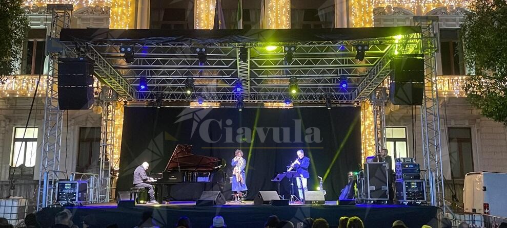 Buona la prima per il festival metropolitano Reggio Live Xmas con il concerto di Karima