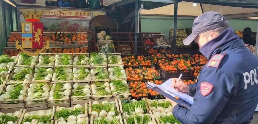 Calabria, deteneva munizioni fra i banchi della frutta. Denunciato il proprietario, sequestrato il locale