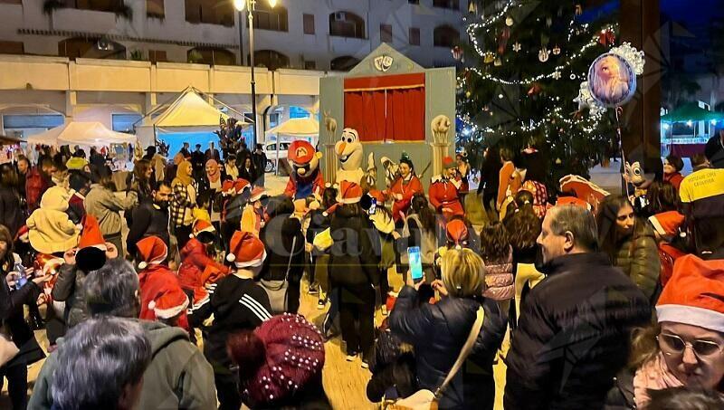 Grande successo a Caulonia per l’evento “Babbo Natale in Piazza”. Fotogallery