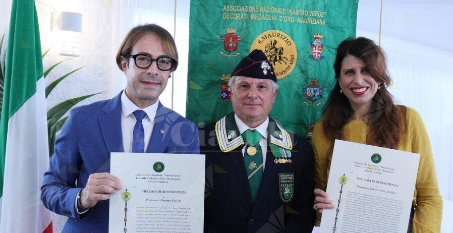 L’associazione “Nastro Verde” conferisce il diploma di benemerenza a Giuseppe Livoti e Federica Roccisano