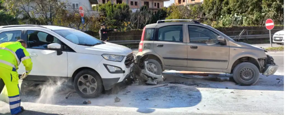 Tremendo incidente sulla Statale 106 a Bovalino: tre auto coinvolte e un ferito grave