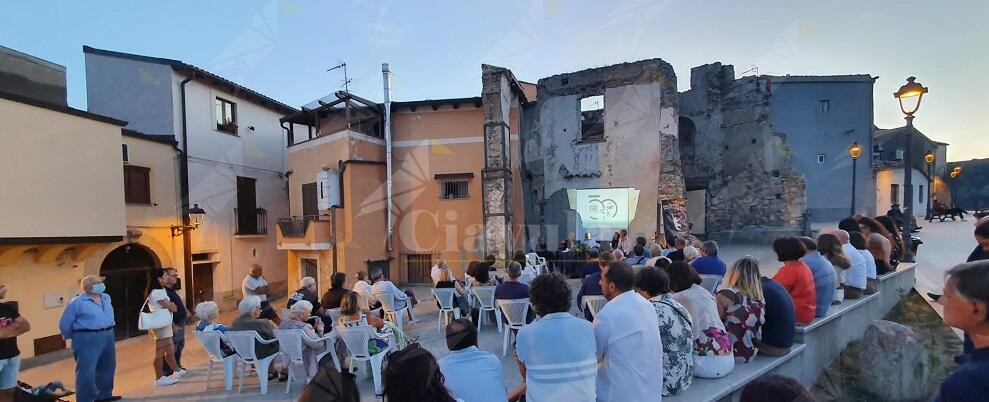 Wies: “Che piazza Nuova di Caulonia venga chiamata piazza della Concordia”