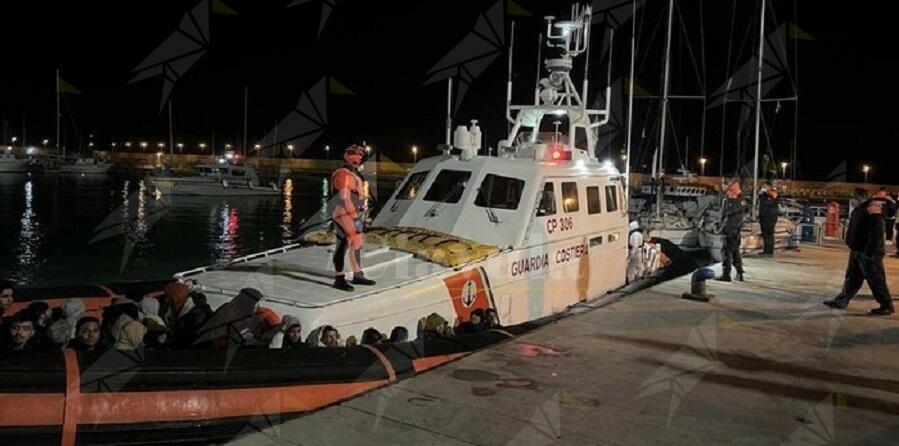 Sbarco di migranti a Roccella Jonica, arrivate 54 persone