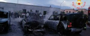 In fiamme sei auto a Catanzaro, ipotesi dolo item-thumbnail