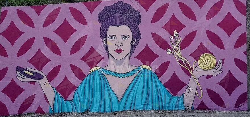 La grecità del territorio Calabrese. Le artiste di Biloba Officina Creativa dedicano un murale alle donne