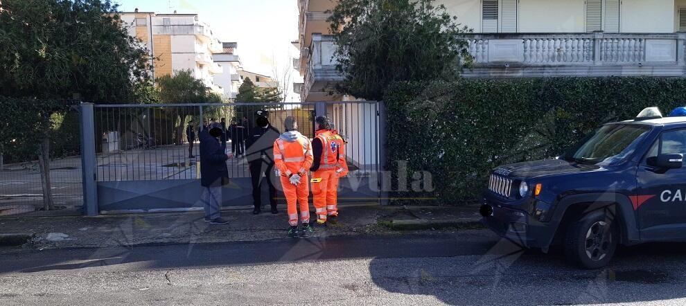 Caulonia sconvolta dalla morte di una donna, caduta dal terzo piano