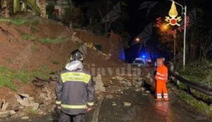 Maltempo: Pioggia e gelo in Calabria, chiusa SS 18 per una frana item-thumbnail