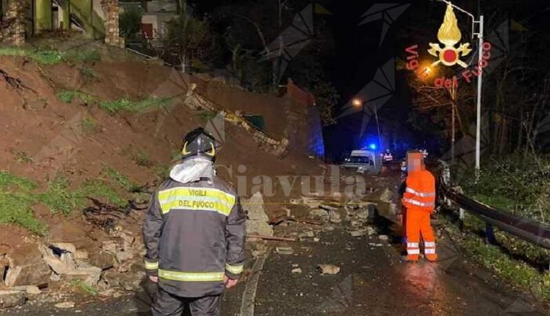 Maltempo: Pioggia e gelo in Calabria, chiusa SS 18 per una frana