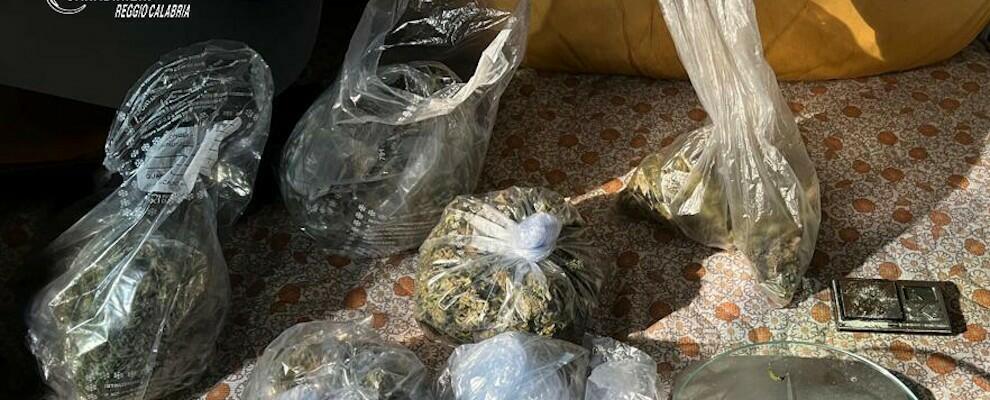 Reggio Calabria, nasconde la droga nell’armadio. Finisce ai domiciliari