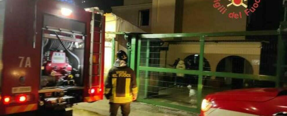 Incendio in una casa di riposo in Calabria, anziana salvata dai vigili del fuoco