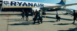 Incidente all’aeroporto di Lamezia Terme, navetta urta con un aereo. Sacal: “Errore umano” item-thumbnail