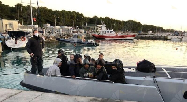 Doppio sbarco di migranti a Roccella Jonica