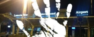 La denuncia di Ultras Calabria: “Aeroporto di Lamezia senza navette. Tifosi a piedi di notte sotto la pioggia” item-thumbnail